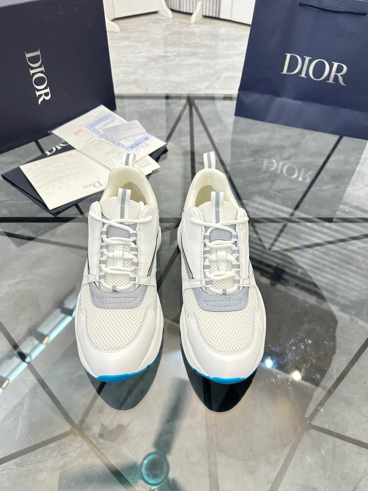 Men's shoes: 💰P460¥ Ready in Guangzhou, fully packaged Product trademark: Dior* "Dior*" low-top casual shoes Regular size: 38-46 (can be customized to 47) B22 Product materials: imported cowhide leather upper spliced ​​with original fabric, breathable lining, original outsole. Number: 920